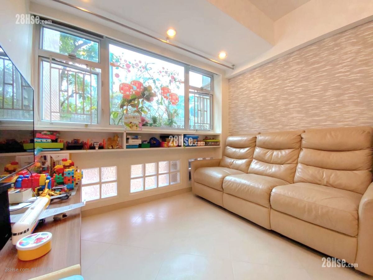 Balwin Court Sell 3 Bedrooms , 2 Bathrooms 815 ft²