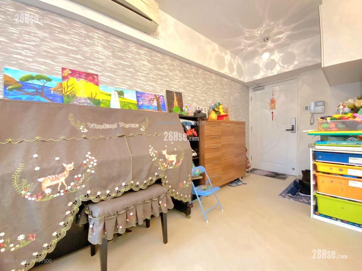 Balwin Court Sell 3 Bedrooms , 2 Bathrooms 815 ft²