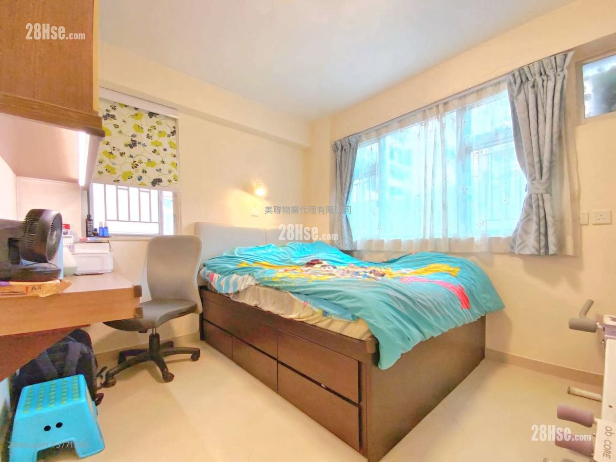 Balwin Court Sell 3 Bedrooms , 2 Bathrooms 815 ft²