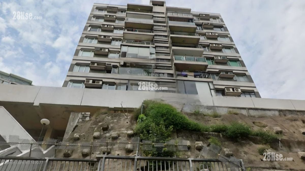 Devon Court Sell 5+ Bedrooms , 3 Bathrooms 1,270 ft²