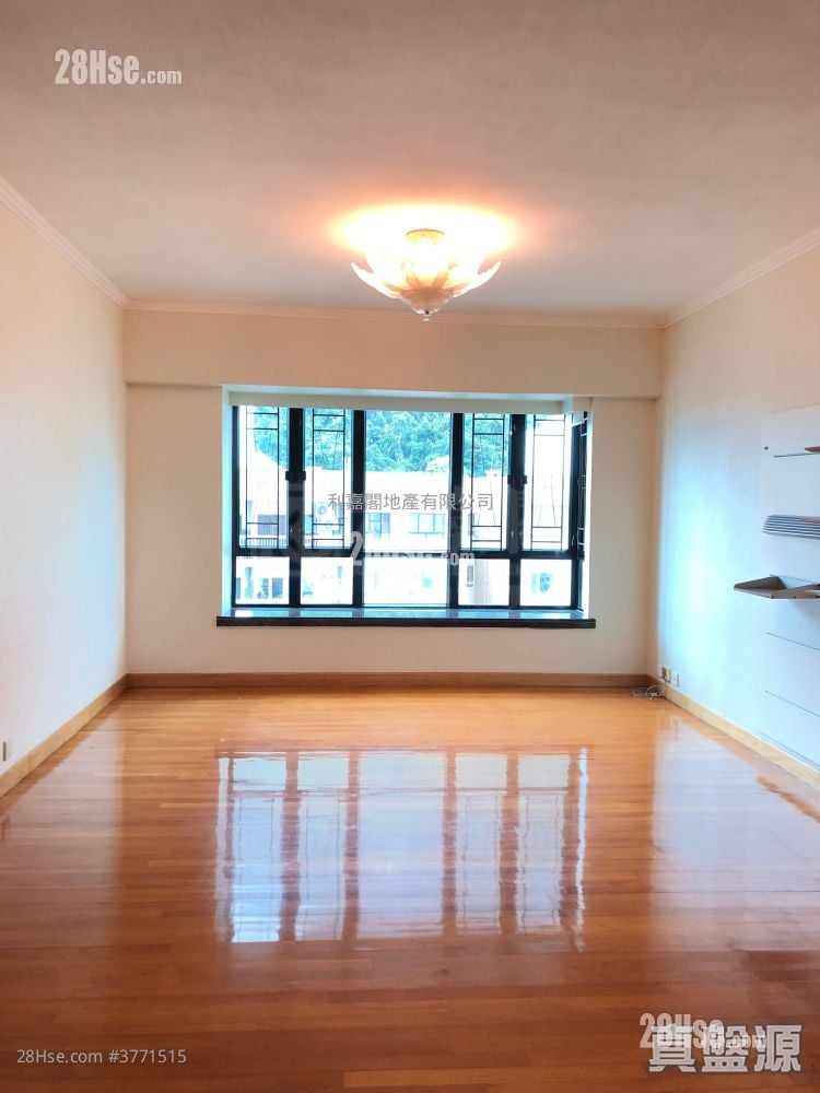 Imperial Court Sell 3 Bedrooms 1,002 ft²