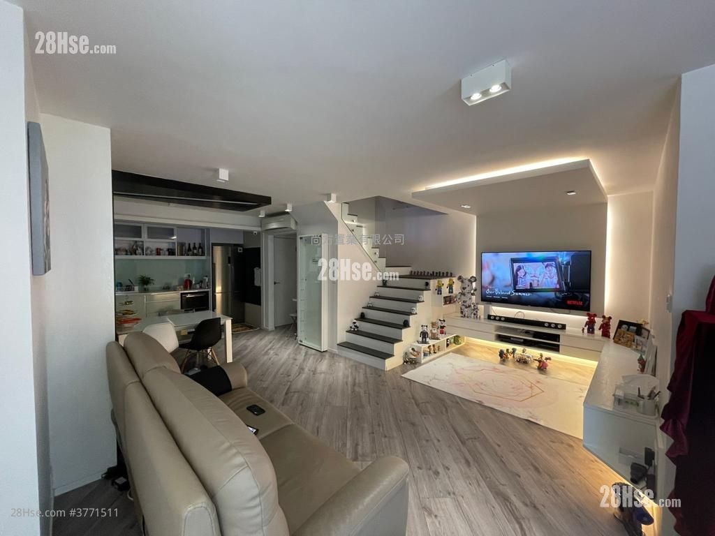 Hill Wood Sell 4 Bedrooms , 3 Bathrooms 1,400 ft²