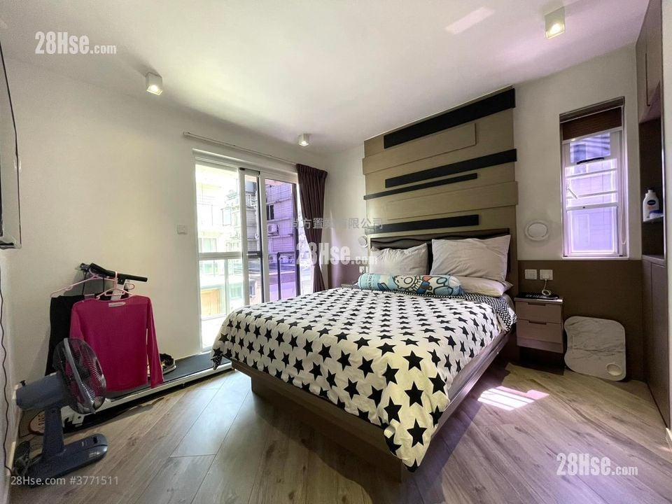 Hill Wood Sell 4 Bedrooms , 3 Bathrooms 1,400 ft²