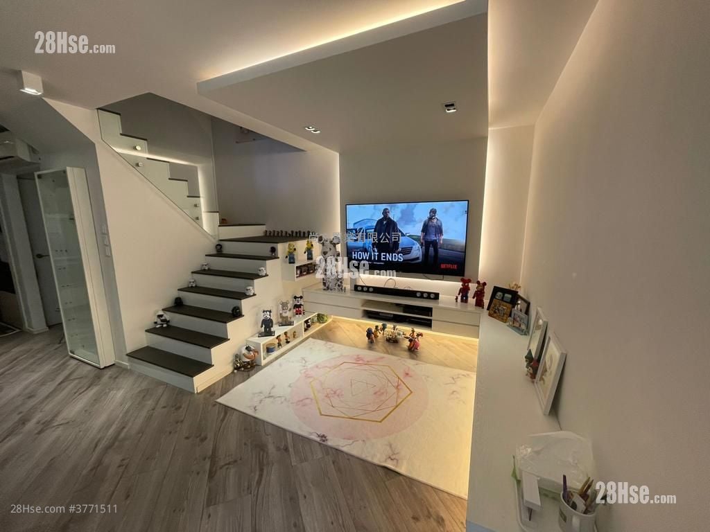 Hill Wood Sell 4 Bedrooms , 3 Bathrooms 1,400 ft²