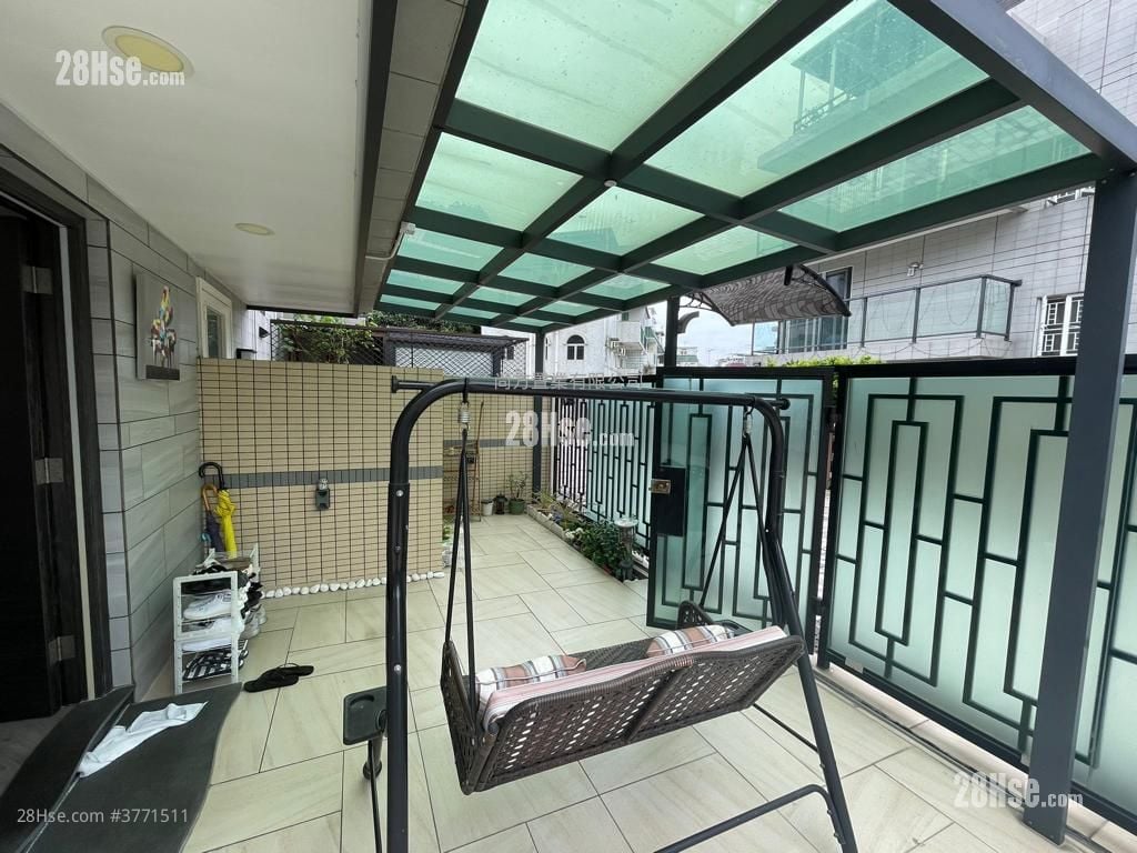 Hill Wood Sell 4 Bedrooms , 3 Bathrooms 1,400 ft²