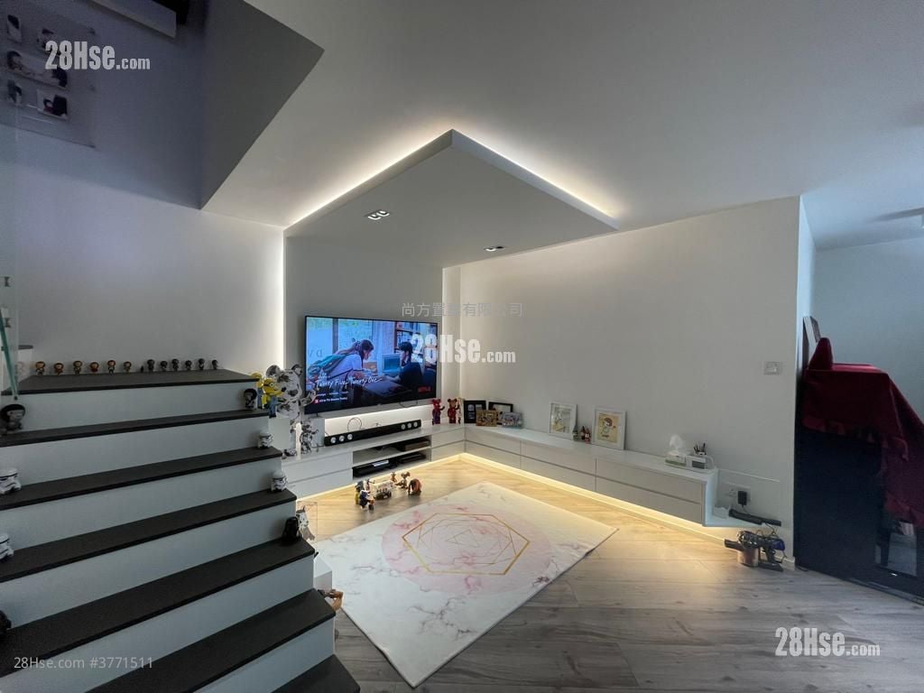 Hill Wood Sell 4 Bedrooms , 3 Bathrooms 1,400 ft²