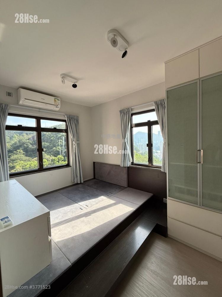 Evelyn Towers Sell 3 Bedrooms 1,065 ft²