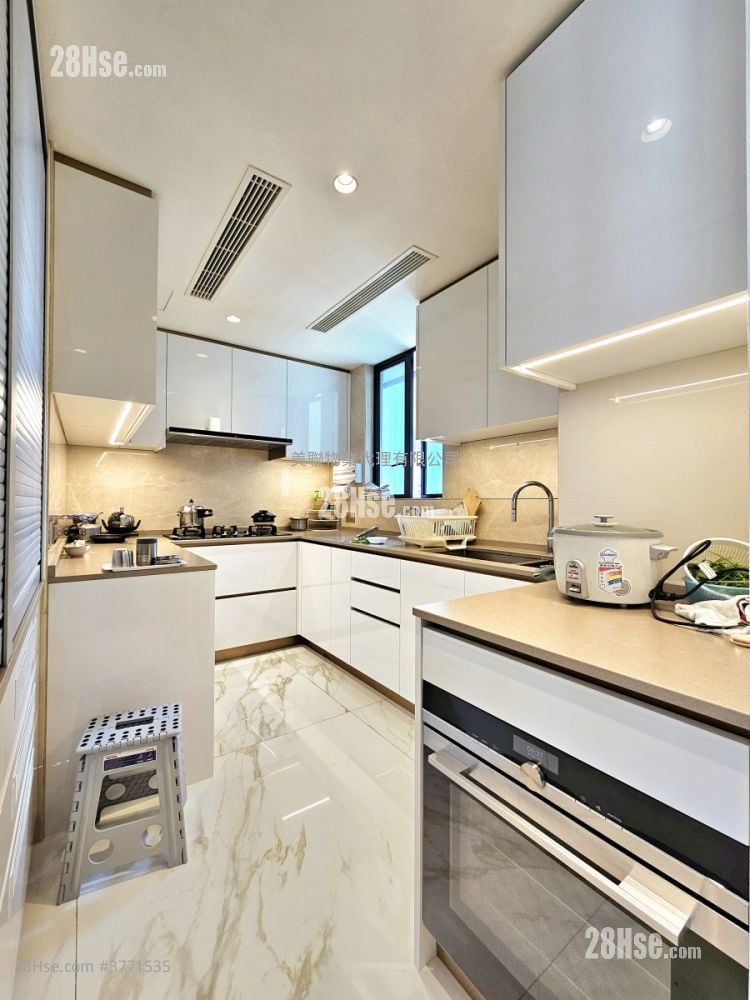 瀚名 售盘 4 房 , 5+ 浴室 1,132 平方尺