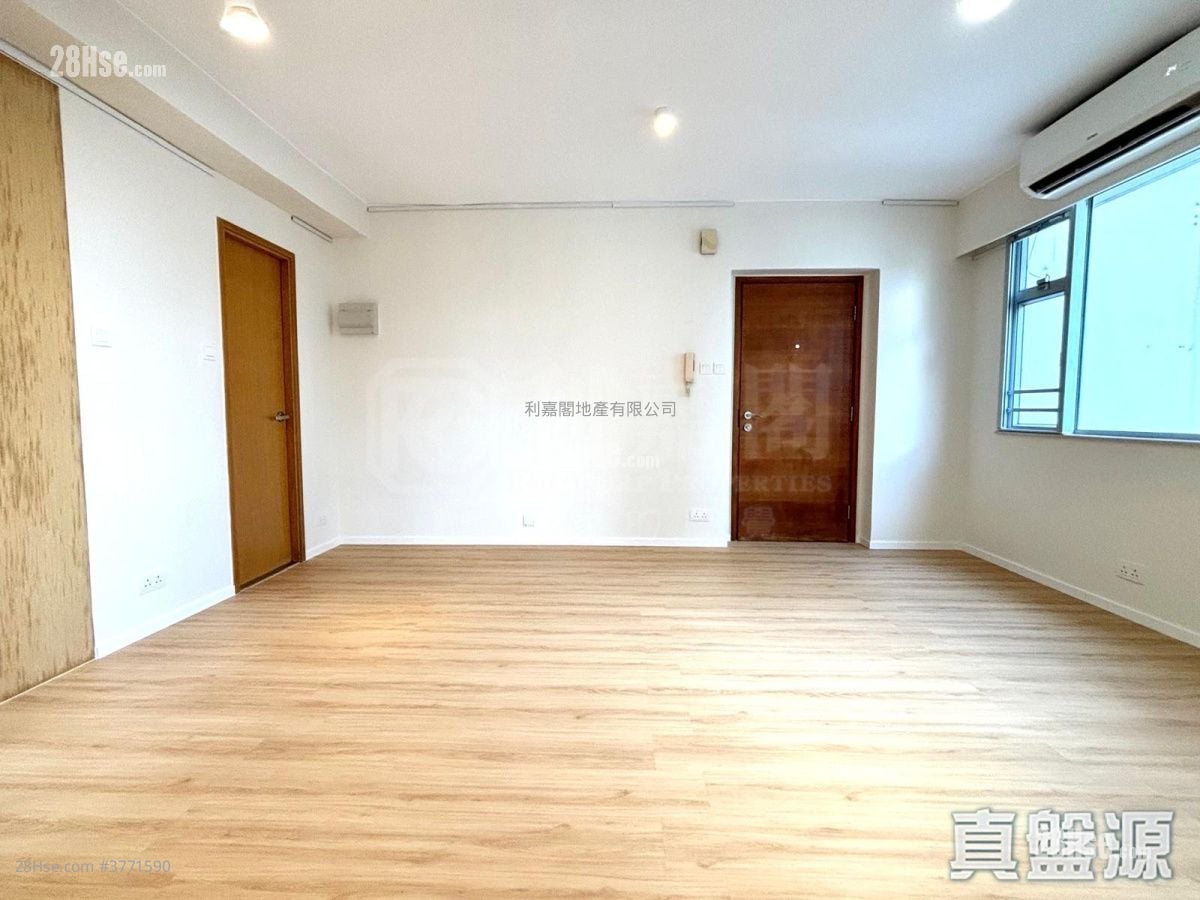 Ryan Mansion Sell Studio , 1 Bathroom 337 ft²