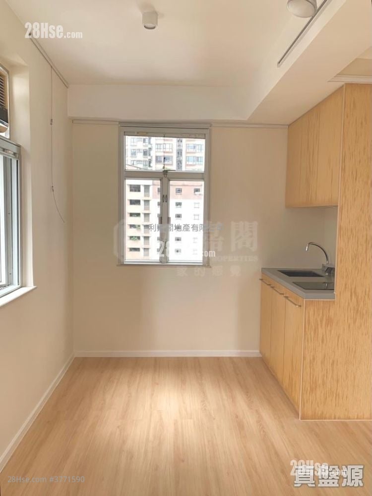 Ryan Mansion Sell Studio , 1 Bathroom 337 ft²