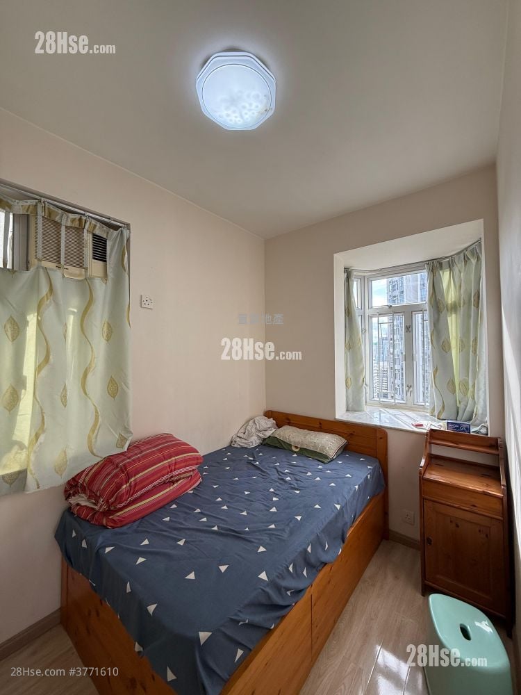 Kwai Fong Terrace Sell 3 Bedrooms , 1 Bathroom 473 ft²