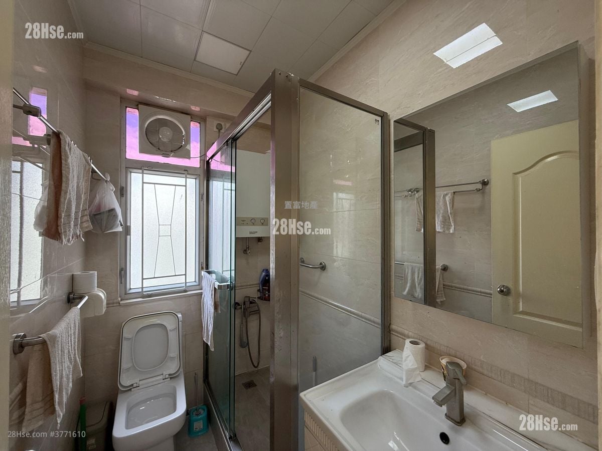 Kwai Fong Terrace Sell 3 Bedrooms , 1 Bathroom 473 ft²