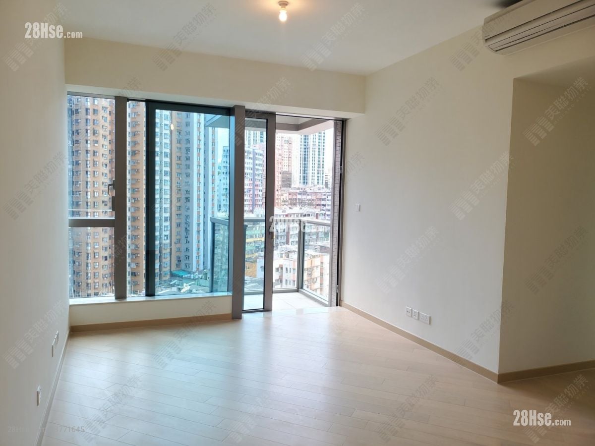 Grand Central Sell 3 Bedrooms 832 ft²