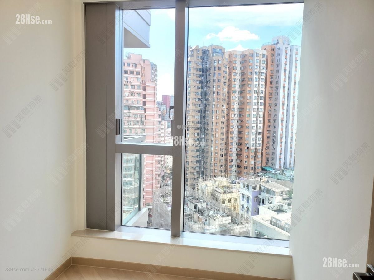 Grand Central Sell 3 Bedrooms 832 ft²