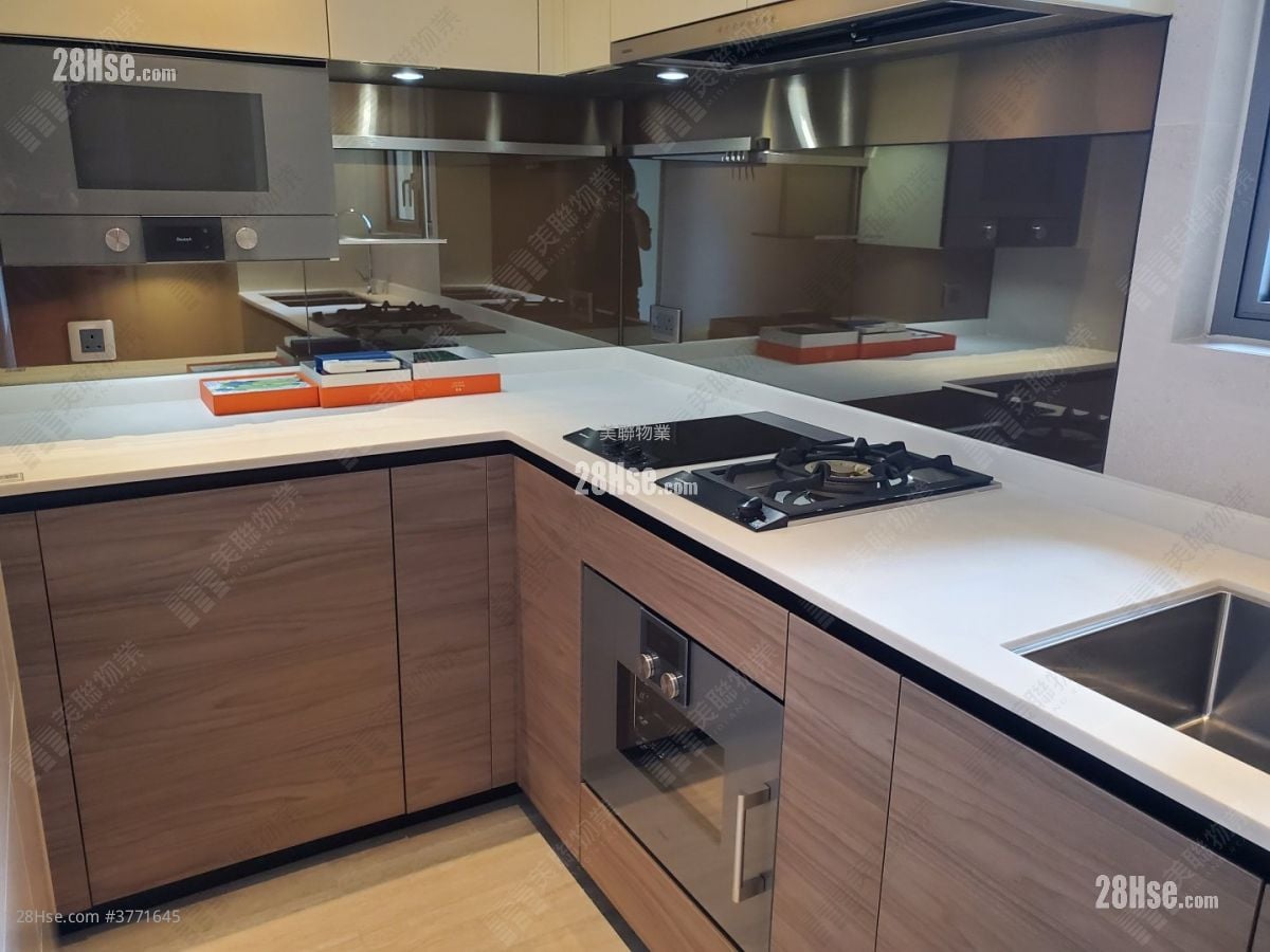 Grand Central Sell 3 Bedrooms 832 ft²