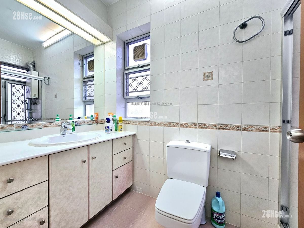 Glen Haven Sell 4 Bedrooms , 3 Bathrooms 1,453 ft²