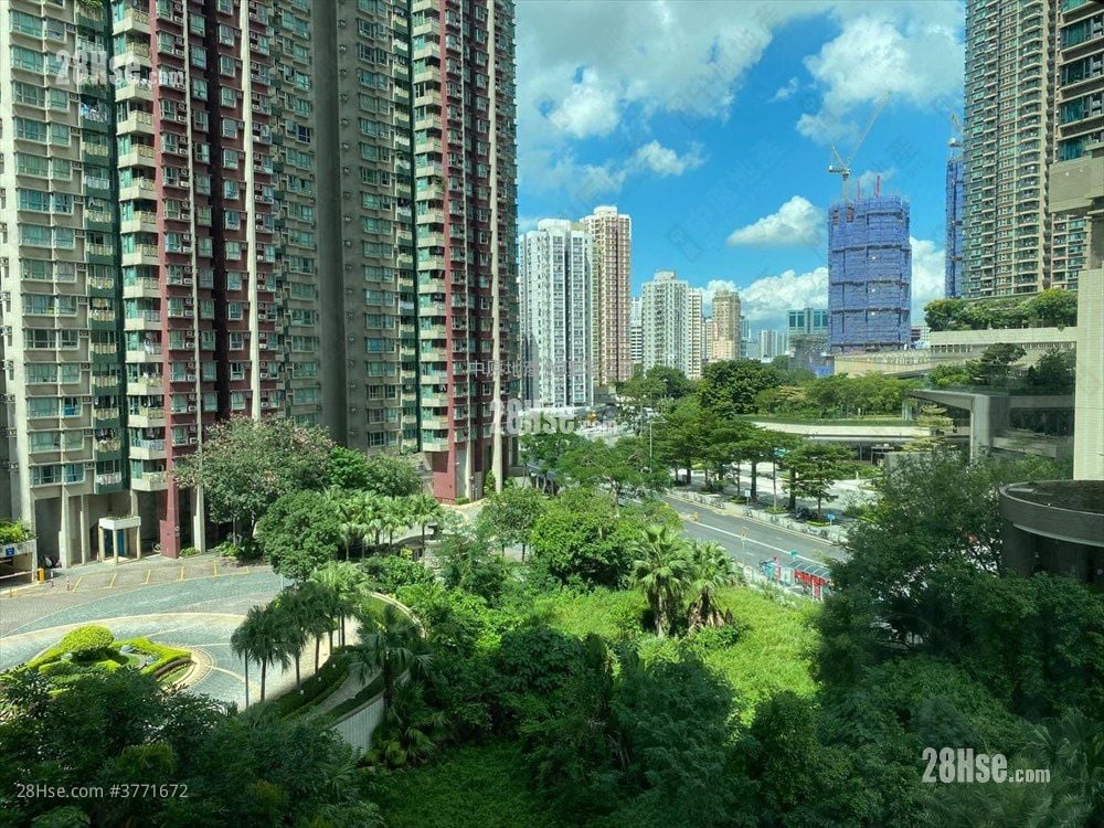 Yoho Town Sell 2 Bedrooms , 1 Bathroom 393 ft²