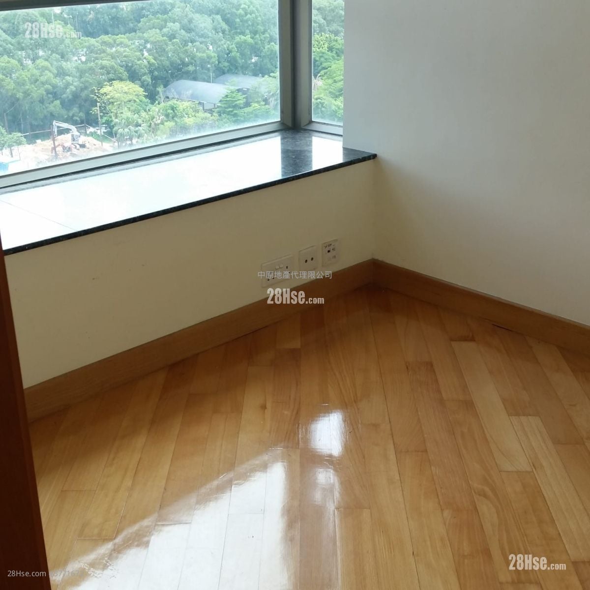 Yoho Town Sell 2 Bedrooms , 1 Bathroom 393 ft²