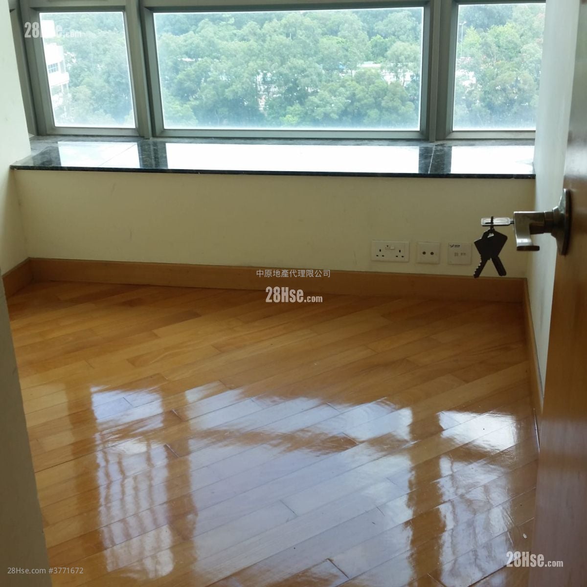 Yoho Town Sell 2 Bedrooms , 1 Bathroom 393 ft²