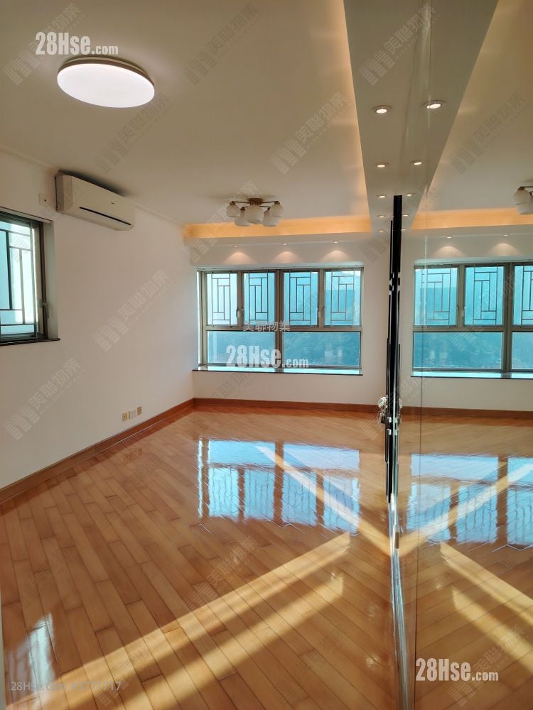 Park Central Sell 3 Bedrooms , 2 Bathrooms 648 ft²