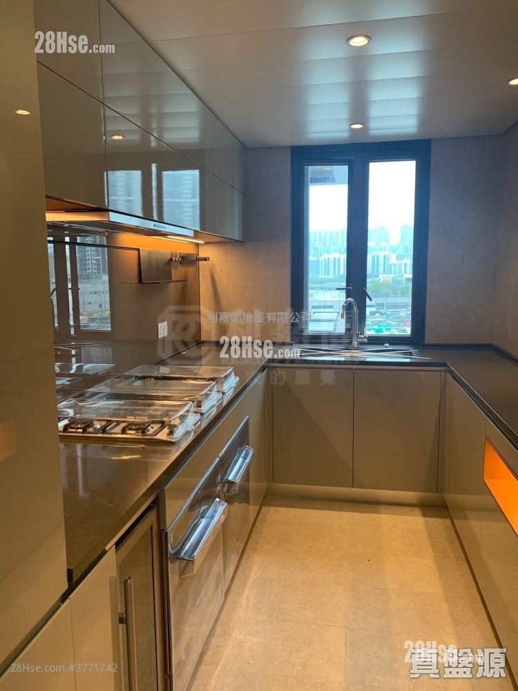 Lp6 Sell 4 Bedrooms , 2 Bathrooms 1,086 ft²