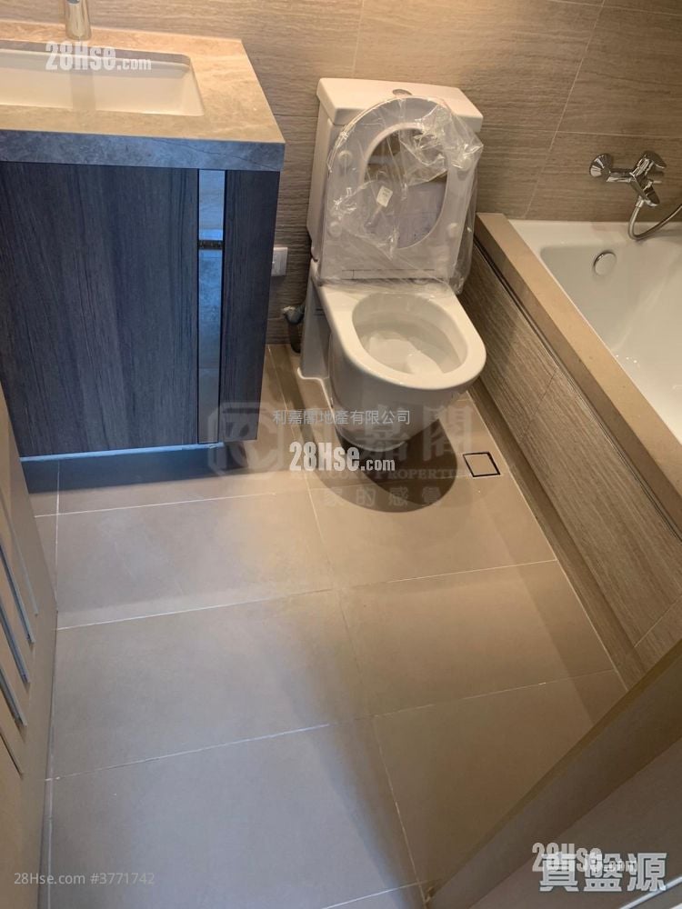 Lp6 Sell 4 Bedrooms , 2 Bathrooms 1,086 ft²