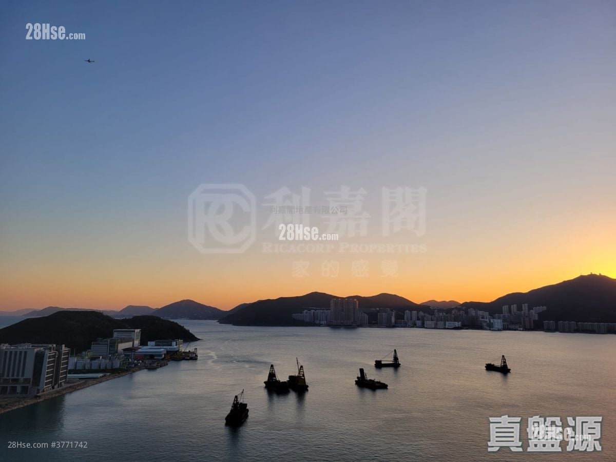 Lp6 Sell 4 Bedrooms , 2 Bathrooms 1,086 ft²