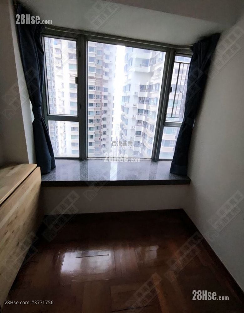 Metro Harbour View Sell 2 Bedrooms 322 ft²