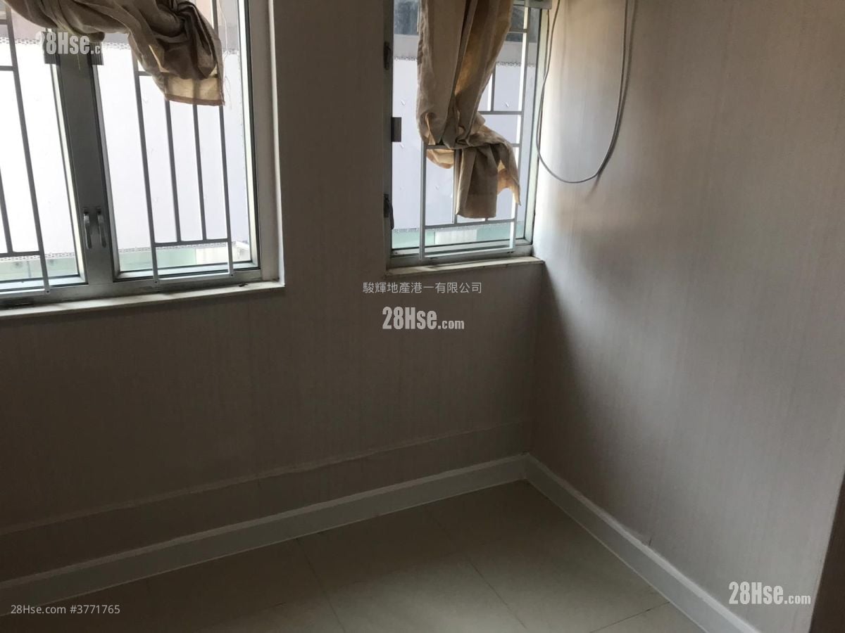 South Sea Apartments Sell 3 Bedrooms , 2 Bathrooms 504 ft²