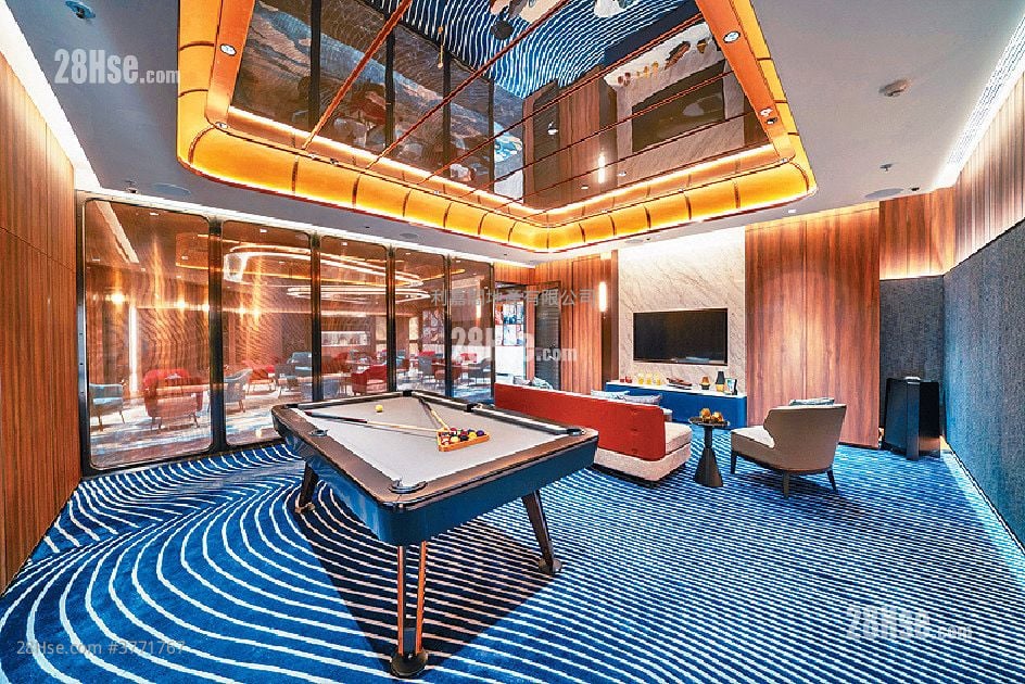 One Victoria Sell 2 Bedrooms 445 ft²