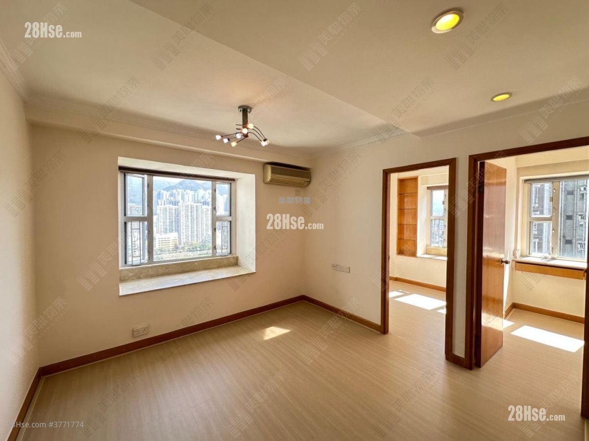 Lucky Plaza Sell 2 Bedrooms , 1 Bathroom 390 ft²