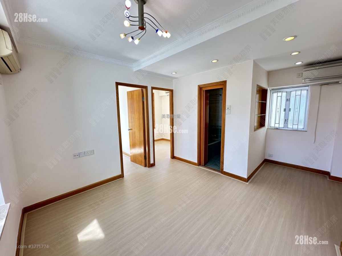 Lucky Plaza Sell 2 Bedrooms , 1 Bathroom 390 ft²