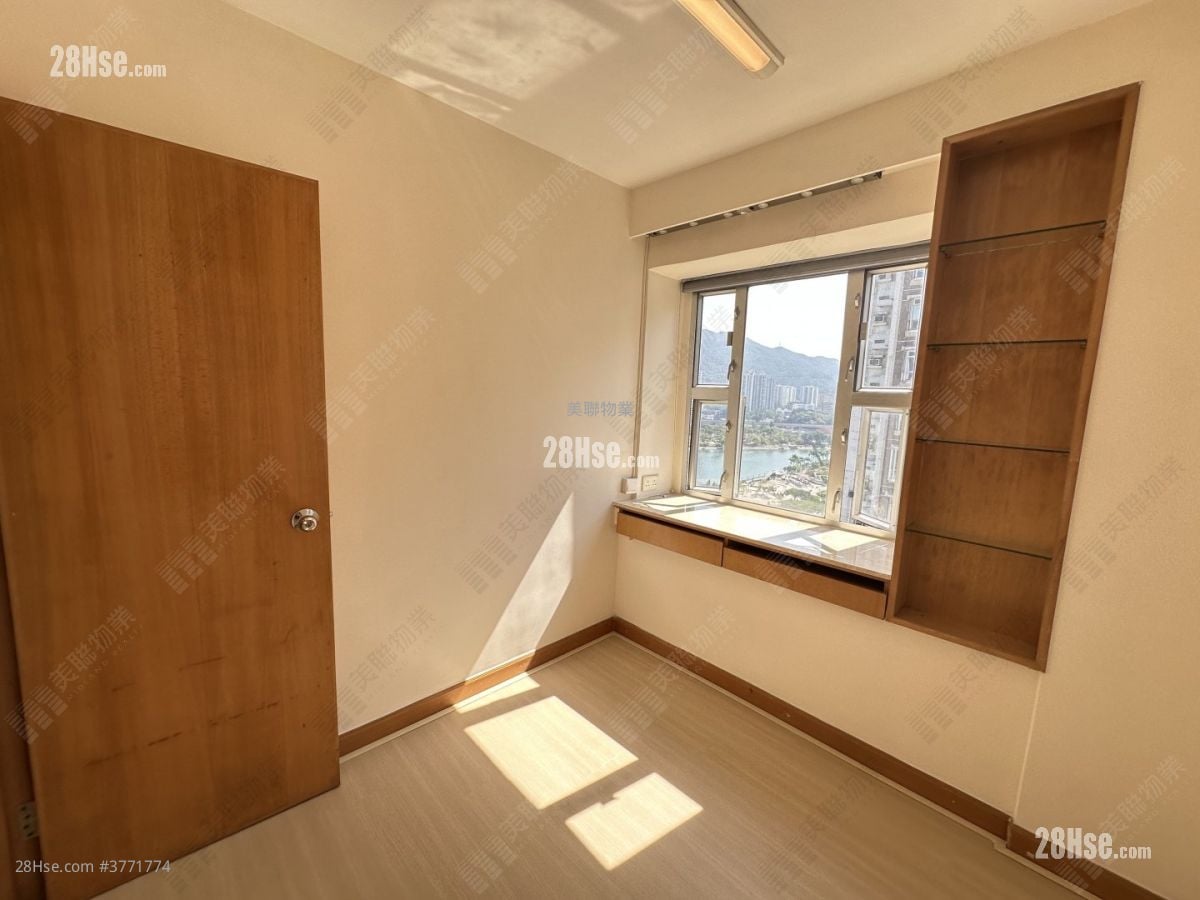 Lucky Plaza Sell 2 Bedrooms , 1 Bathroom 390 ft²