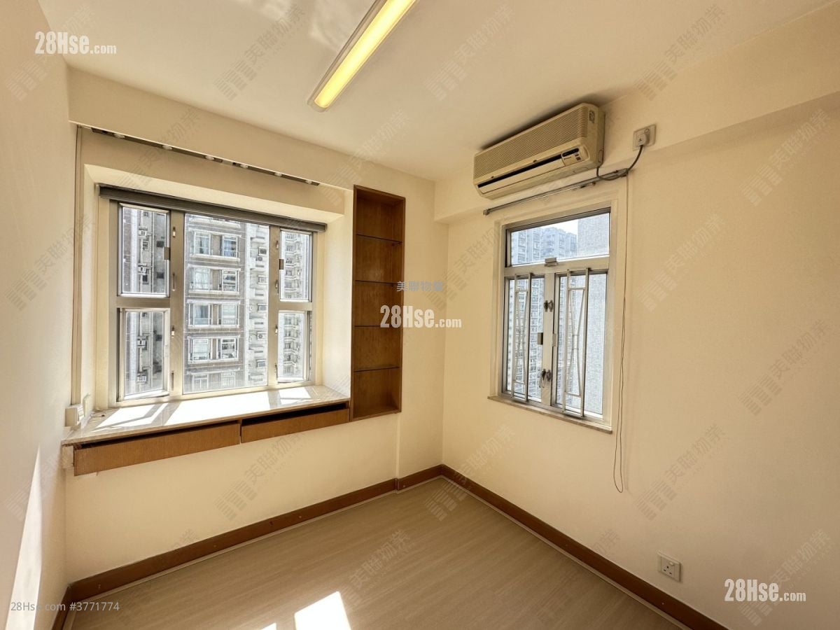 Lucky Plaza Sell 2 Bedrooms , 1 Bathroom 390 ft²