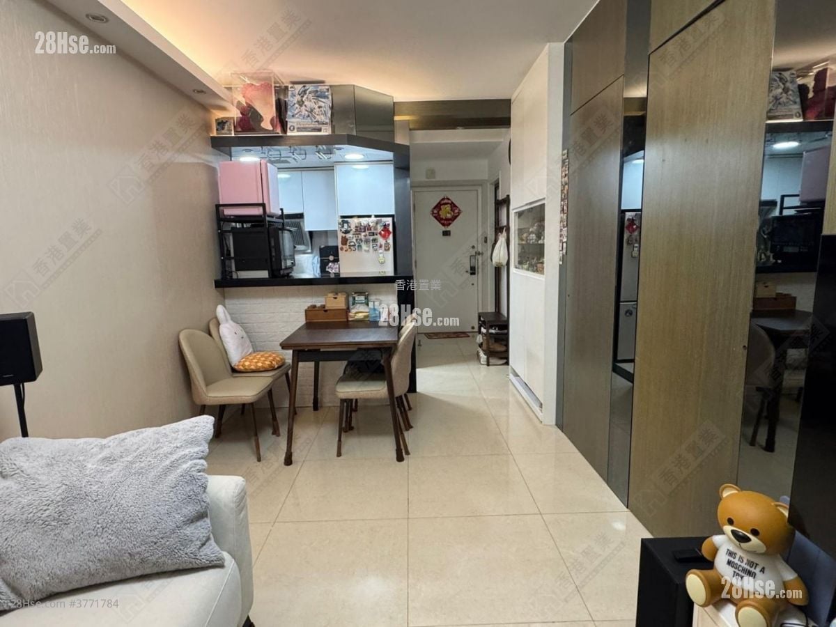 Hampton Place Sell 2 Bedrooms , 1 Bathroom 463 ft²