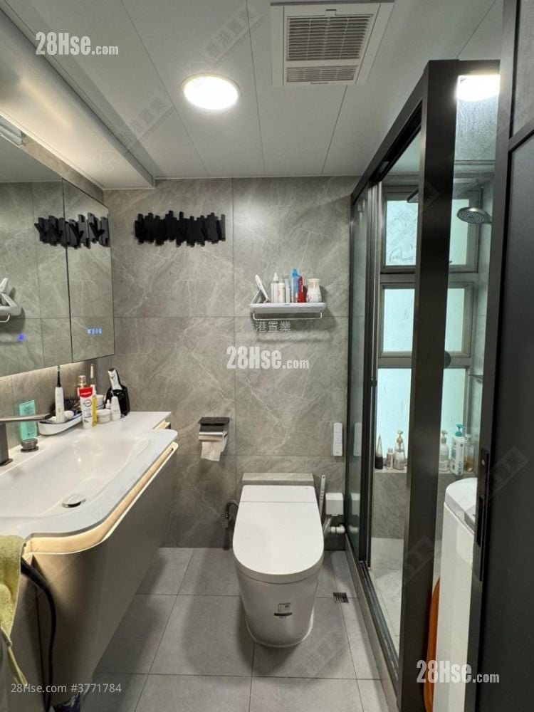 Hampton Place Sell 2 Bedrooms , 1 Bathroom 463 ft²