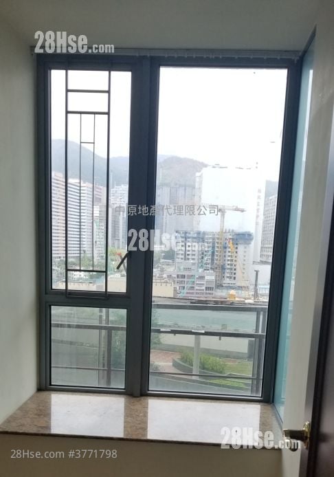 御龙山 售盘 3 房 , 2 浴室 696 平方尺