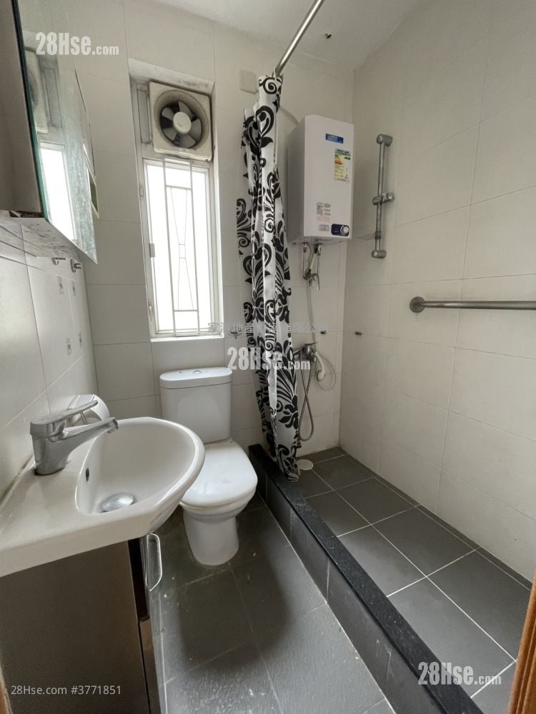 Tsuen Wan Centre Sell 2 Bedrooms , 1 Bathroom 422 ft²