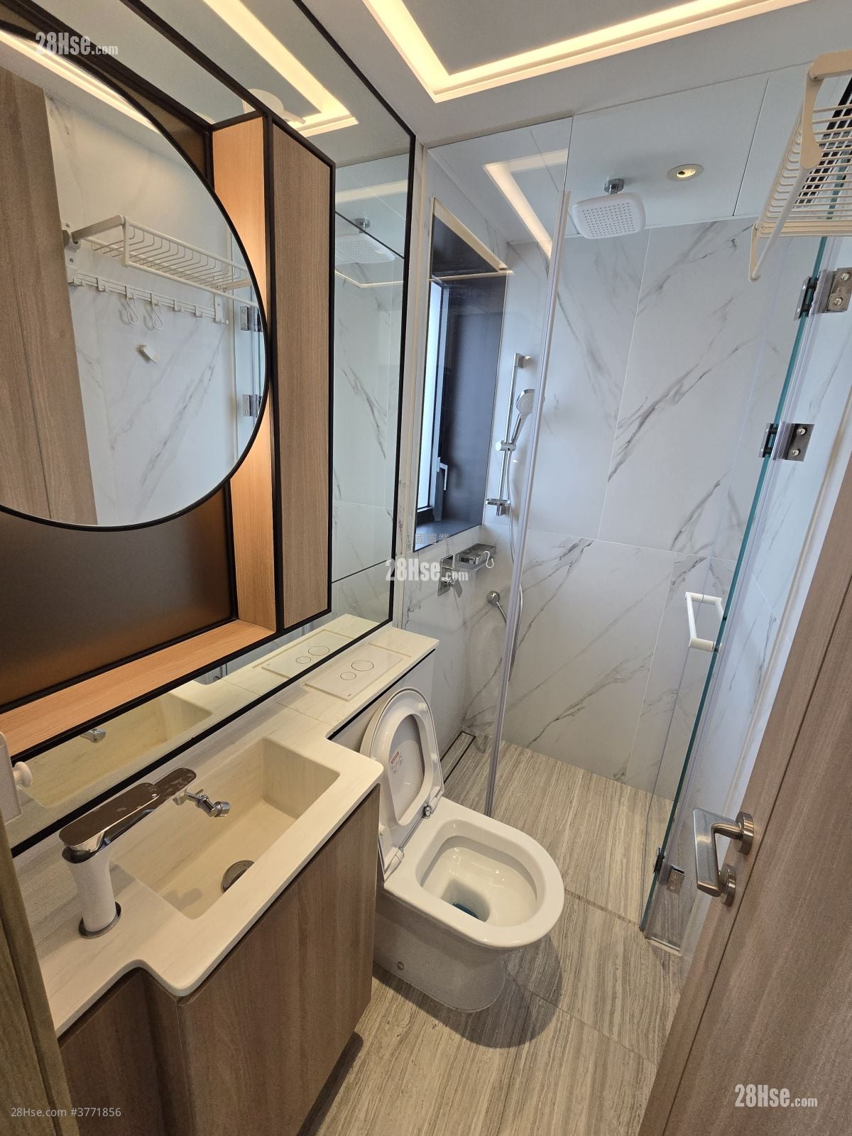 本木 租盘 3 浴室 752 平方尺