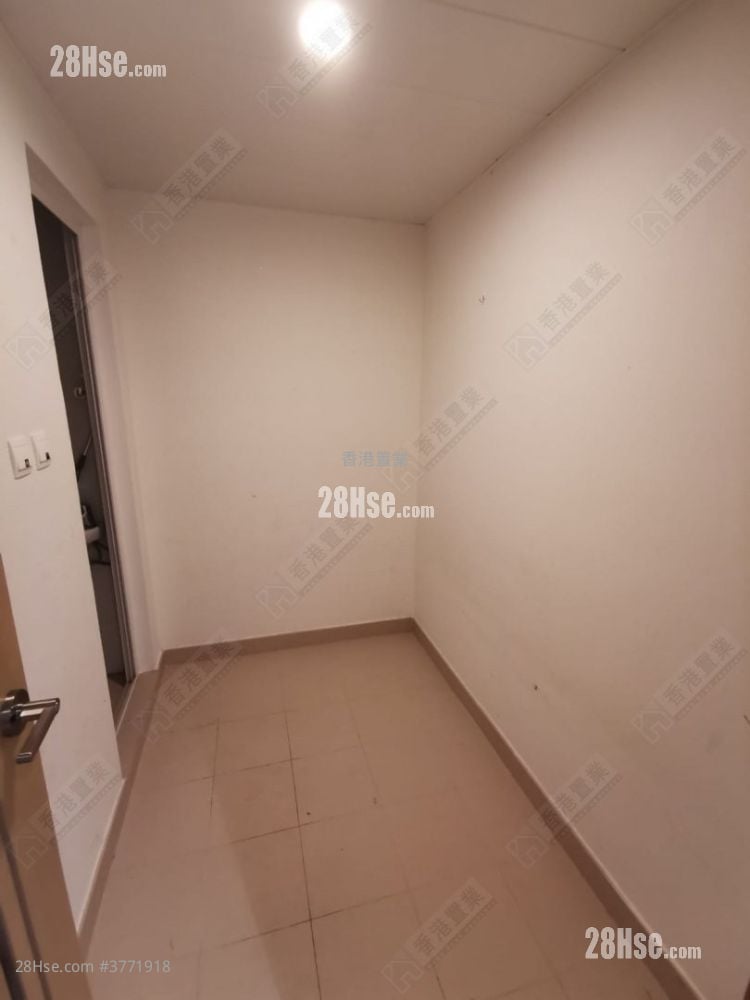 Lp6 Sell 3 Bedrooms 906 ft²