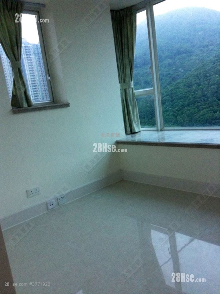 Le Prestige Sell 4 Bedrooms , 3 Bathrooms 976 ft²