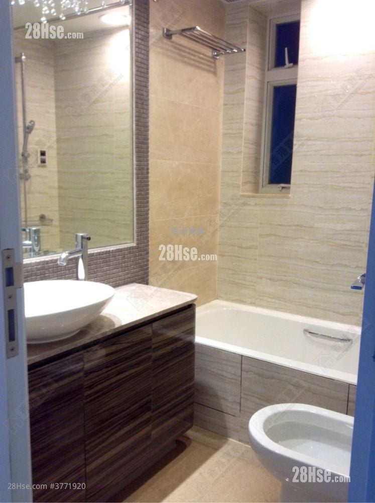 Le Prestige Sell 4 Bedrooms , 3 Bathrooms 976 ft²