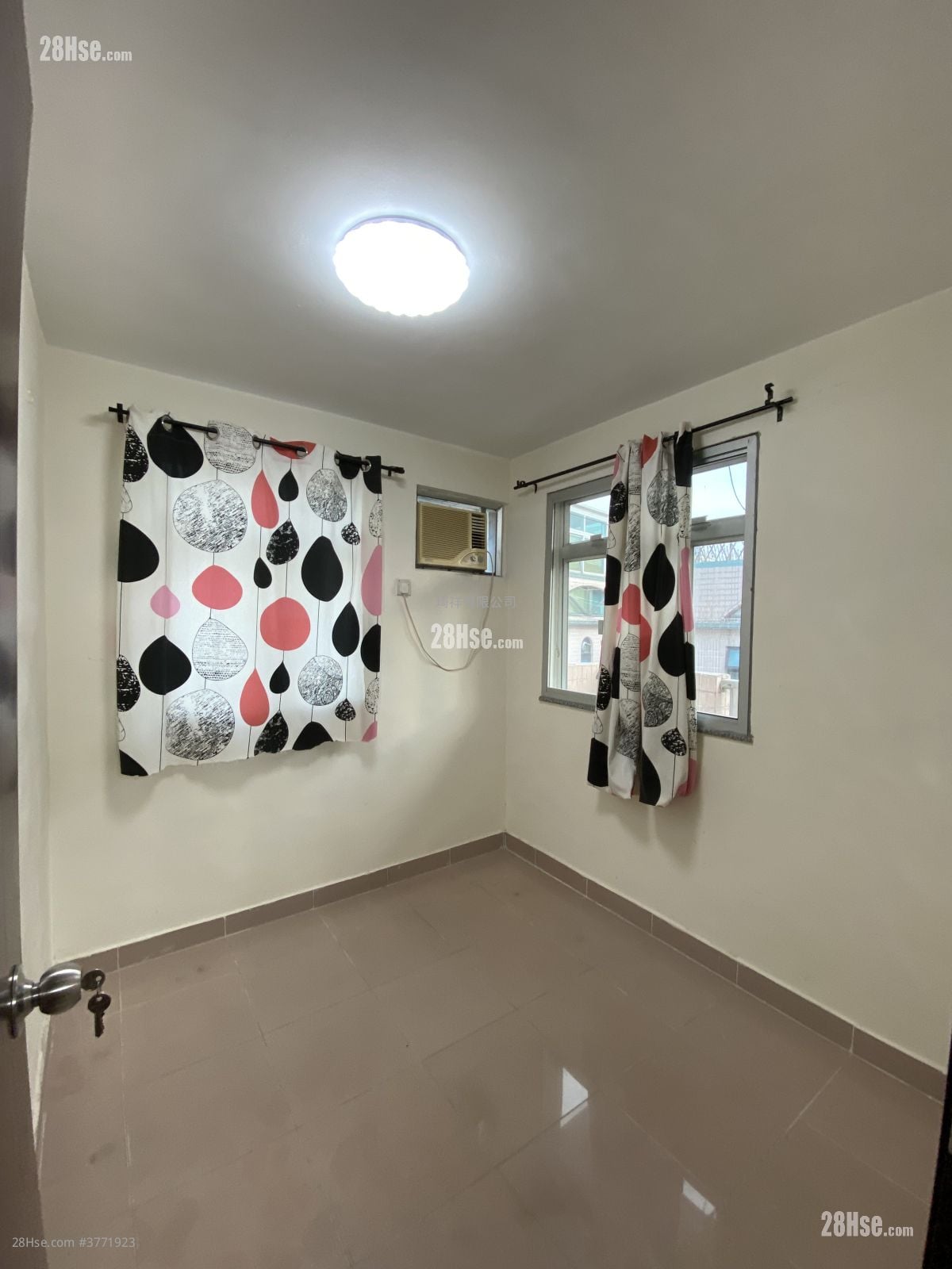 村屋 售盘 700 平方尺