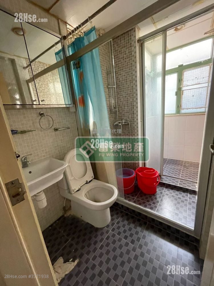 Wang Tak House Sell 2 Bedrooms , 1 Bathroom 312 ft²