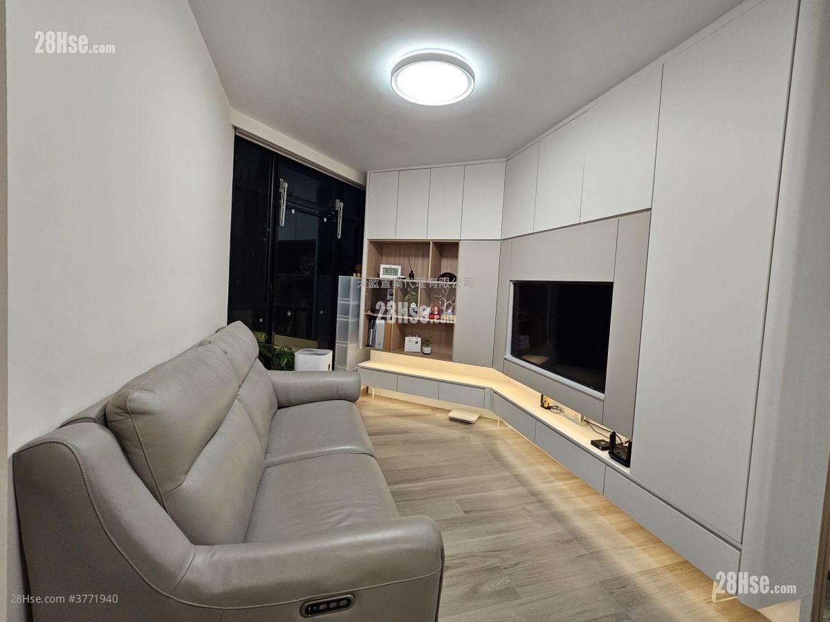 Nan Fung Plaza Sell 3 Bedrooms , 2 Bathrooms 659 ft²