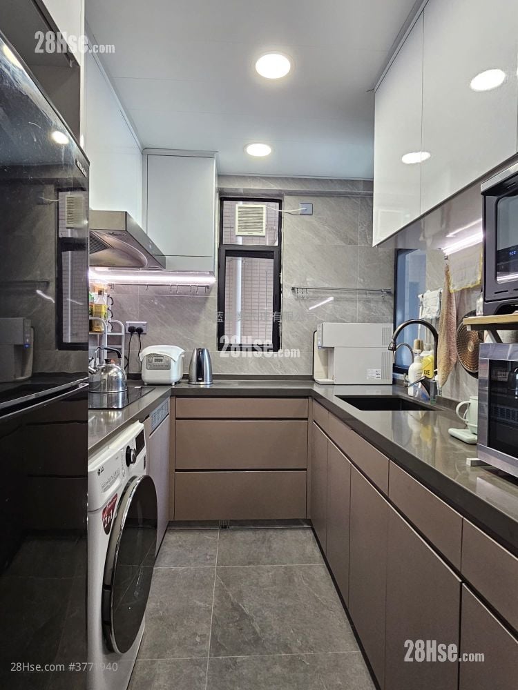 Nan Fung Plaza Sell 3 Bedrooms , 2 Bathrooms 659 ft²