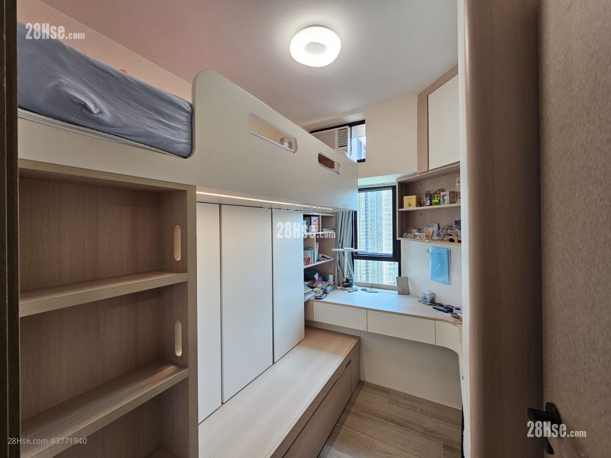 Nan Fung Plaza Sell 3 Bedrooms , 2 Bathrooms 659 ft²