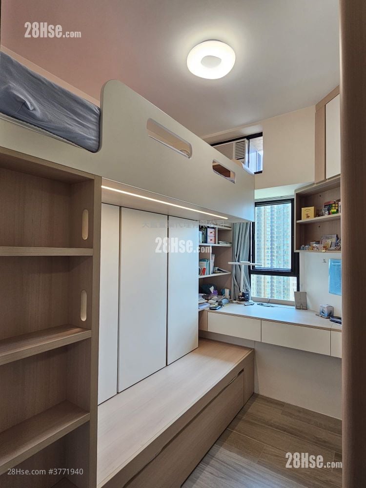 Nan Fung Plaza Sell 3 Bedrooms , 2 Bathrooms 659 ft²