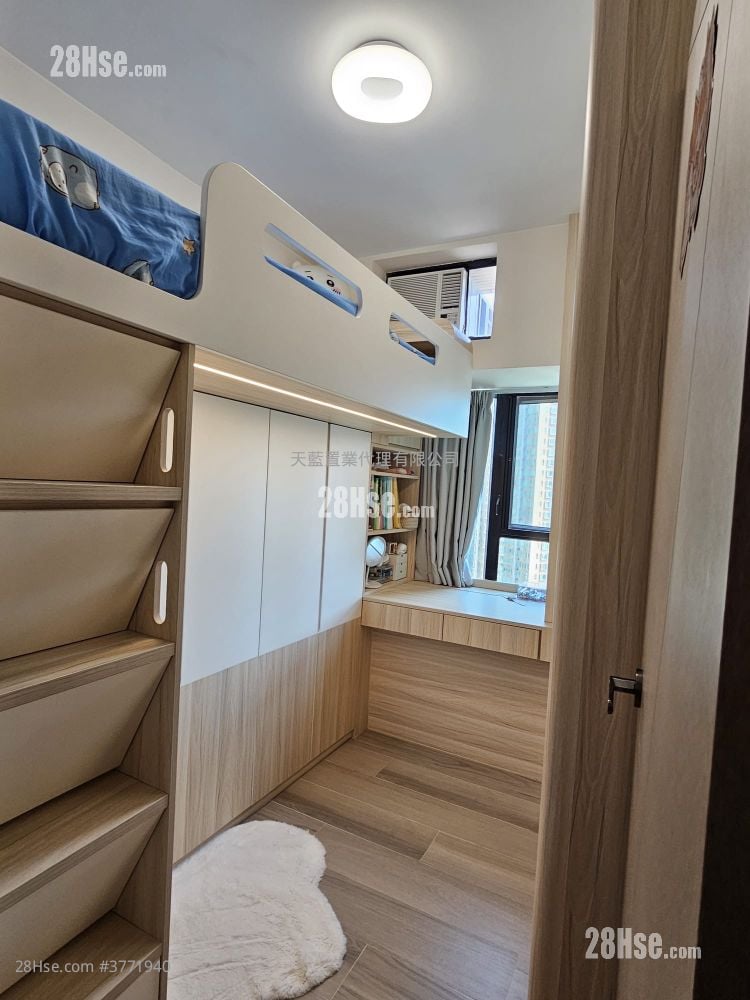 Nan Fung Plaza Sell 3 Bedrooms , 2 Bathrooms 659 ft²