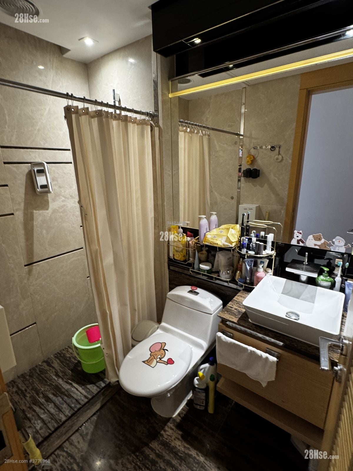 浴室: 峻弦 售盘 4 房 , 4 浴室 1,668 平方尺